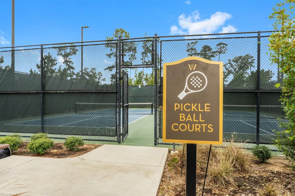418 Thistle Thorn Drive The Woodlands, TX 77382