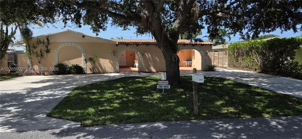2359 Wallen Dr West Palm Beach, FL 33410
