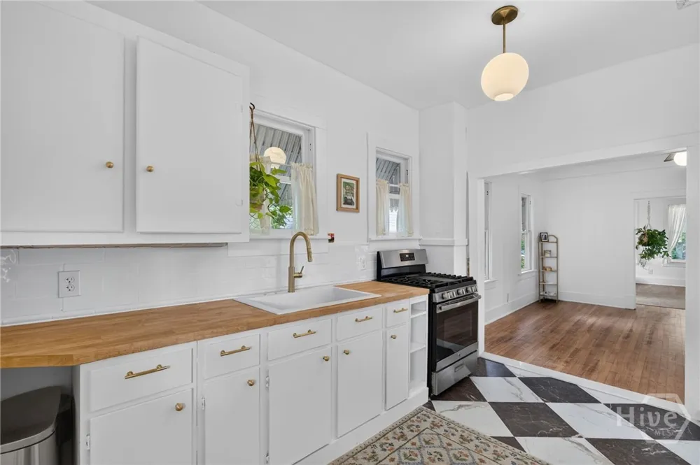 825 E 34th Street Savannah, GA 31401