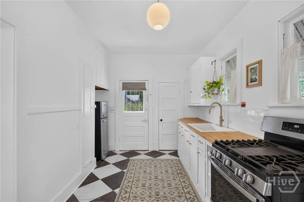 825 E 34th Street Savannah, GA 31401