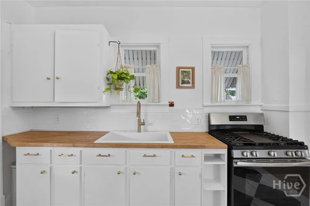 825 E 34th Street Savannah, GA 31401