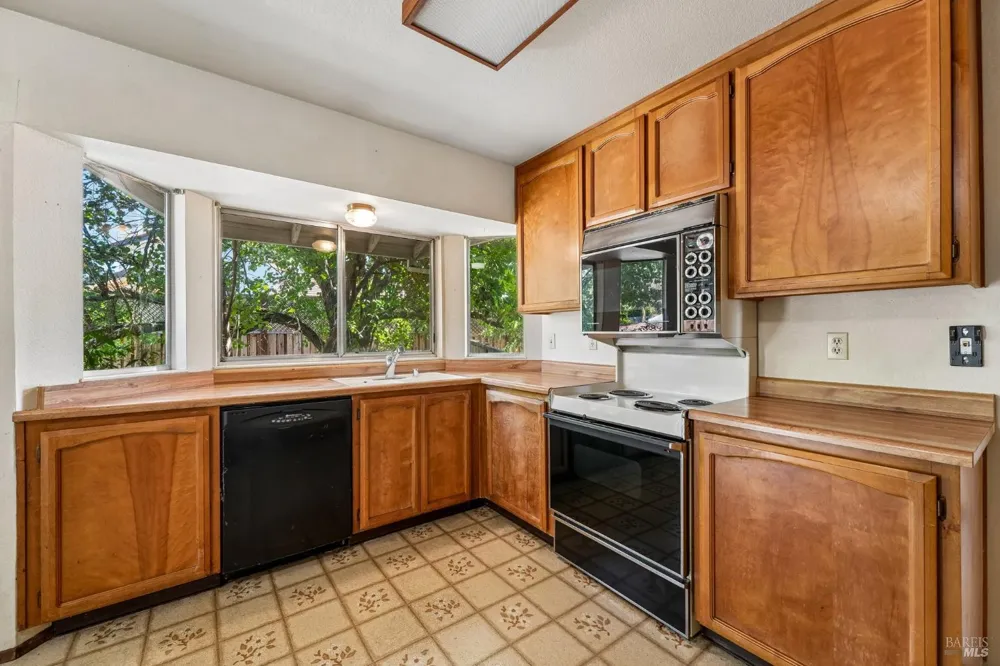 300 Stirrup Court Santa Rosa, CA 95403