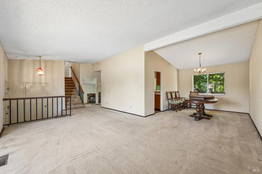 300 Stirrup Court Santa Rosa, CA 95403