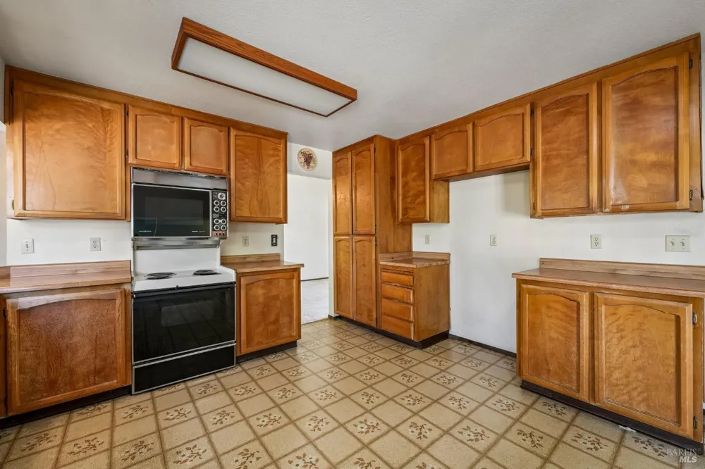 300 Stirrup Court Santa Rosa, CA 95403