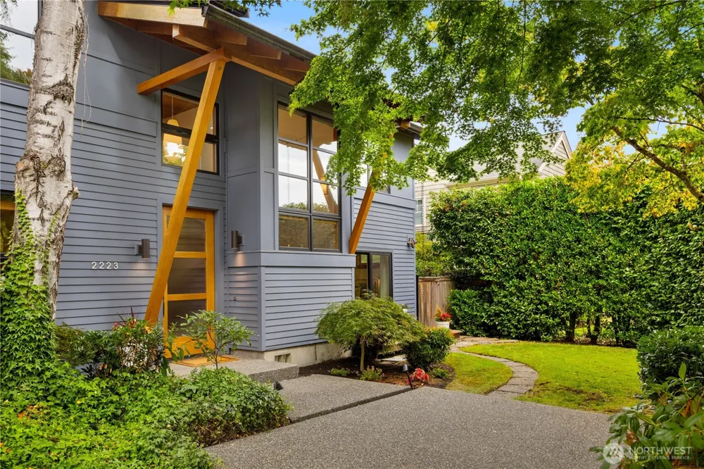 2223 39th Avenue E Seattle, WA 98112