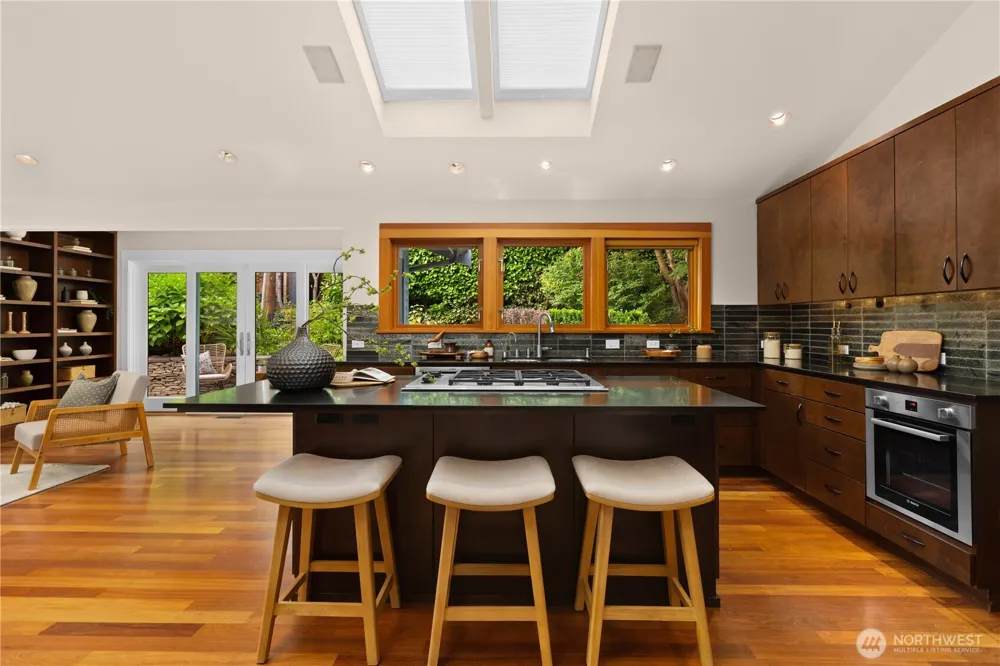 2223 39th Avenue E Seattle, WA 98112