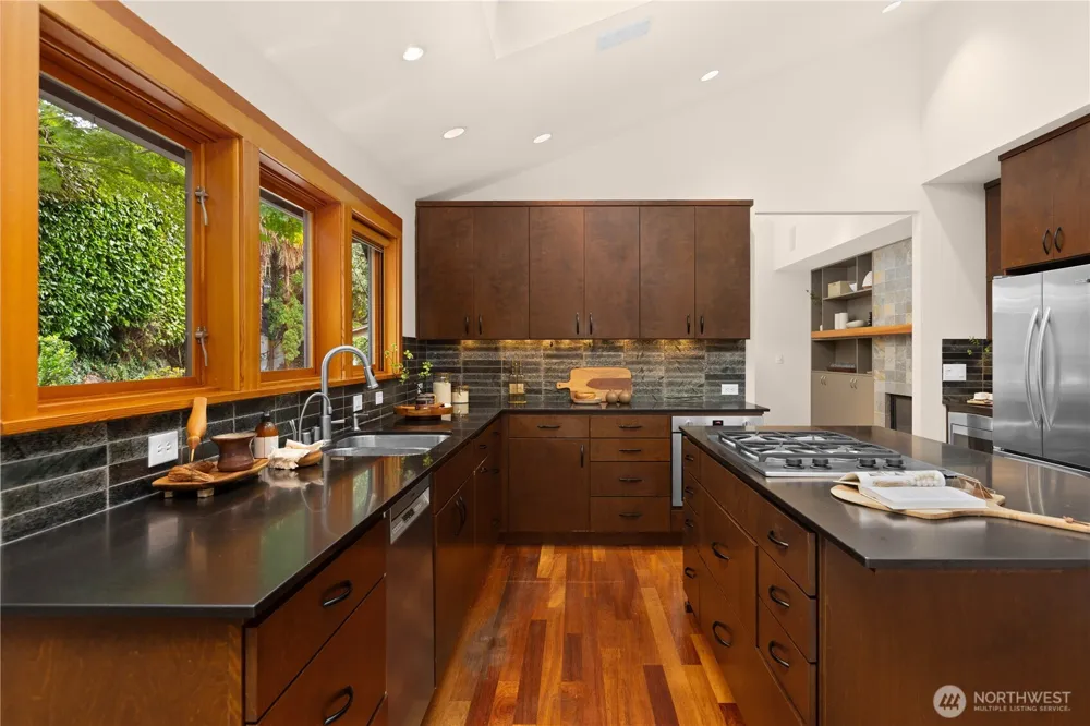 2223 39th Avenue E Seattle, WA 98112