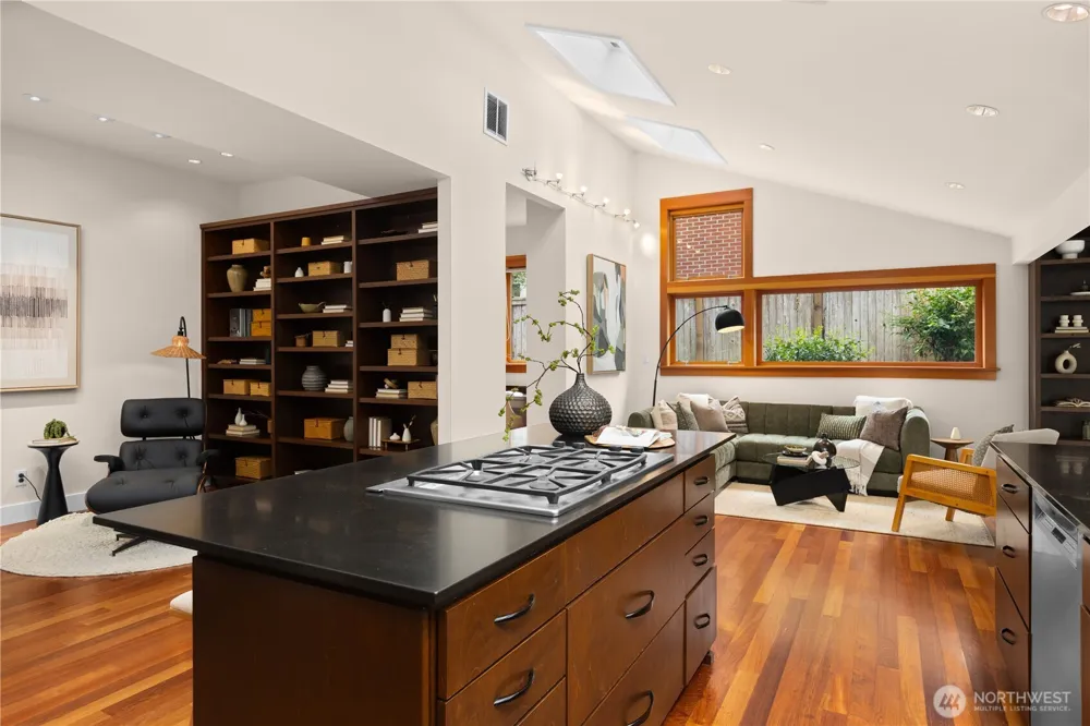 2223 39th Avenue E Seattle, WA 98112