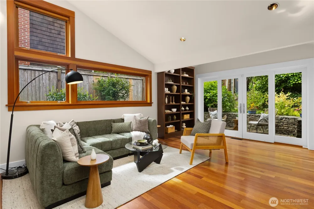 2223 39th Avenue E Seattle, WA 98112