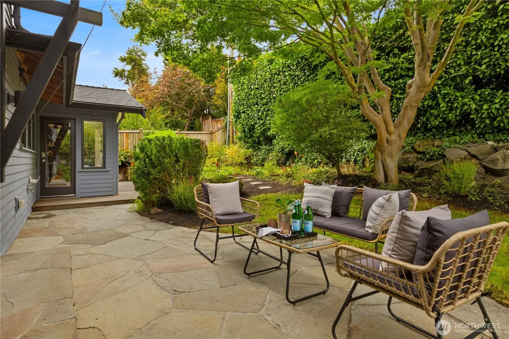 2223 39th Avenue E Seattle, WA 98112