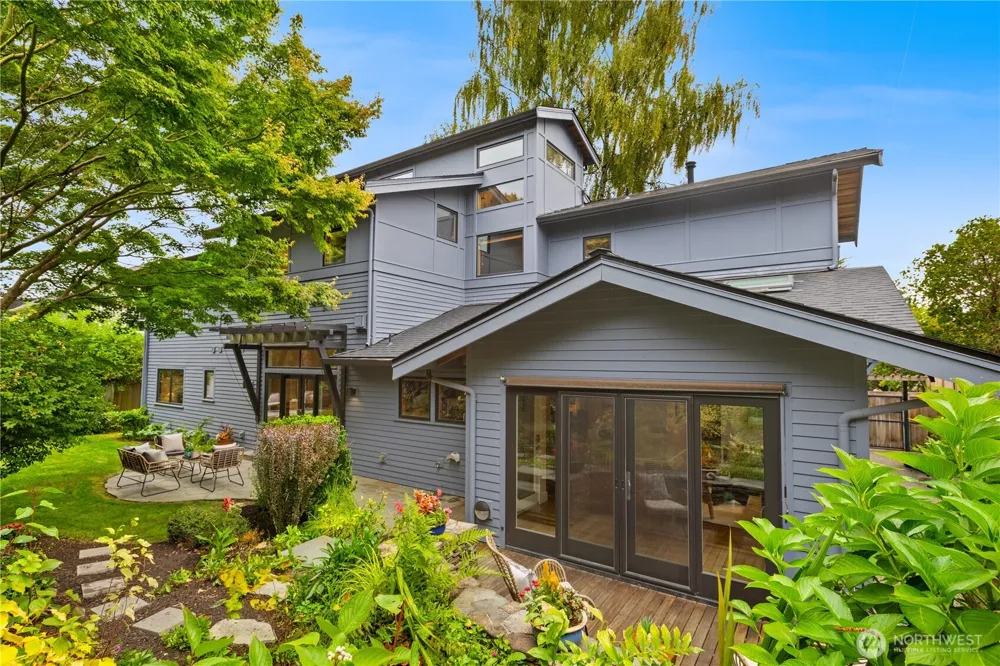 2223 39th Avenue E Seattle, WA 98112