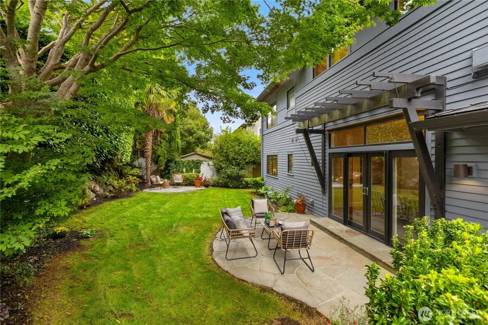 2223 39th Avenue E Seattle, WA 98112