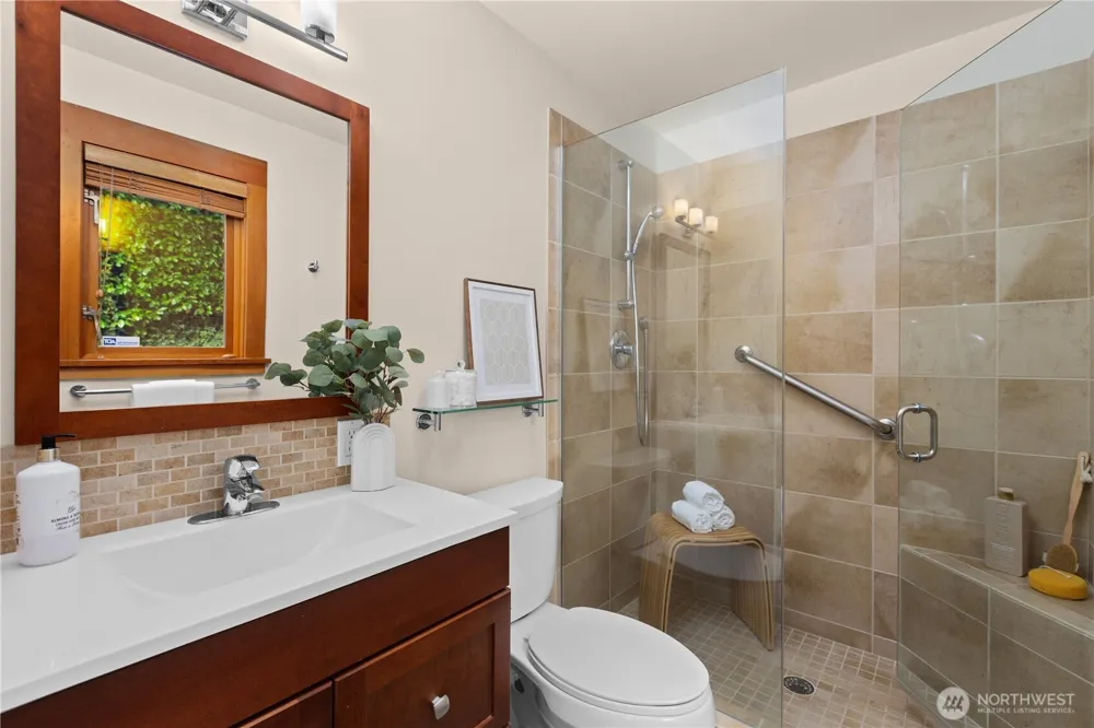 2223 39th Avenue E Seattle, WA 98112