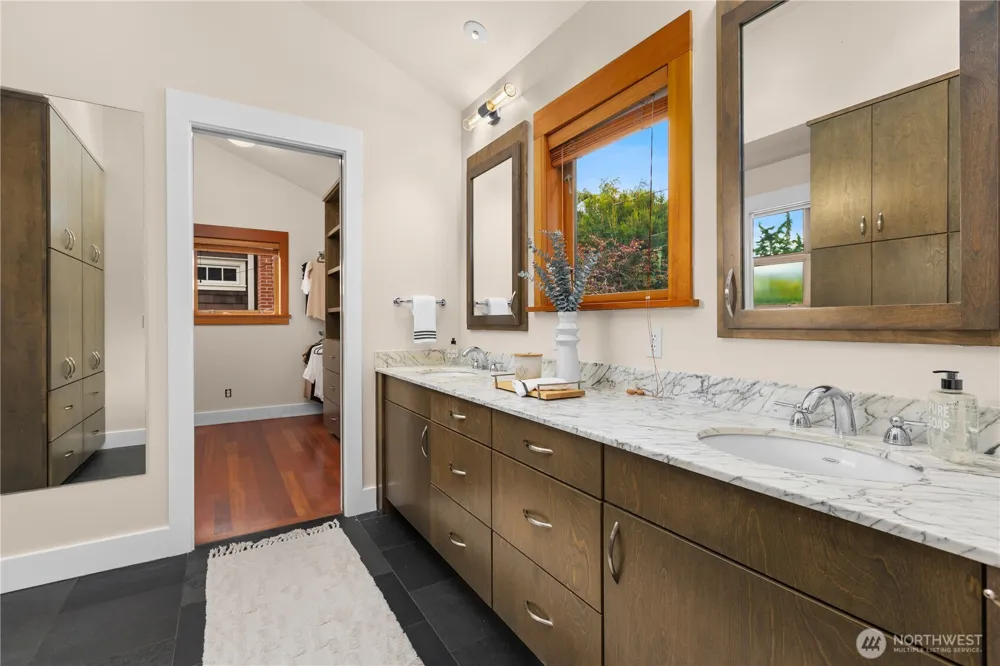 2223 39th Avenue E Seattle, WA 98112