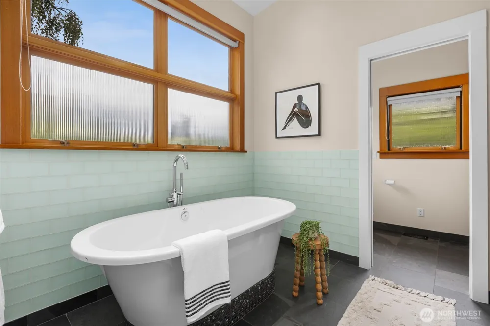 2223 39th Avenue E Seattle, WA 98112