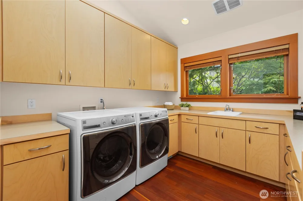 2223 39th Avenue E Seattle, WA 98112