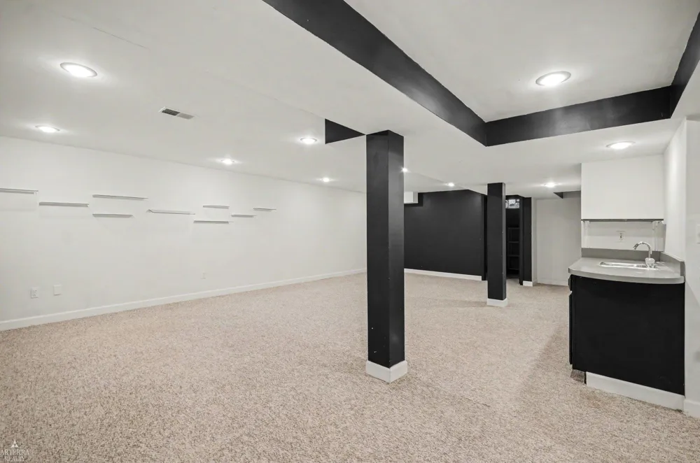 32 Meadow Wood Drive Rochester Hills City, MI 48307