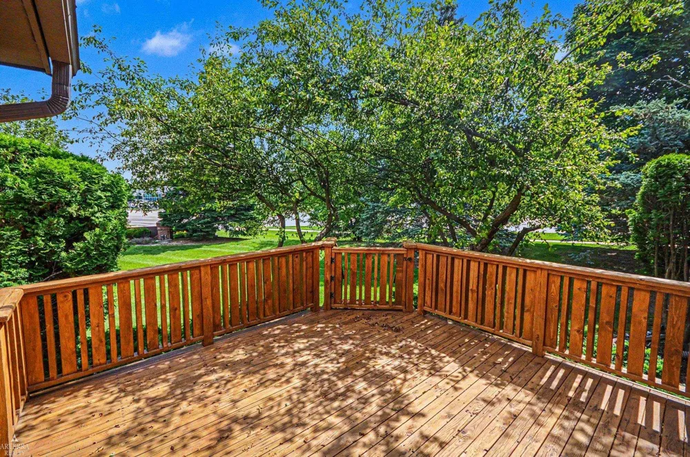 32 Meadow Wood Drive Rochester Hills City, MI 48307