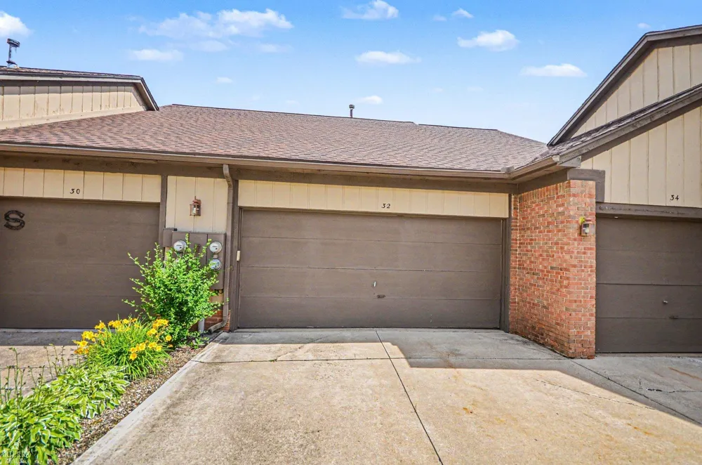 32 Meadow Wood Drive Rochester Hills City, MI 48307
