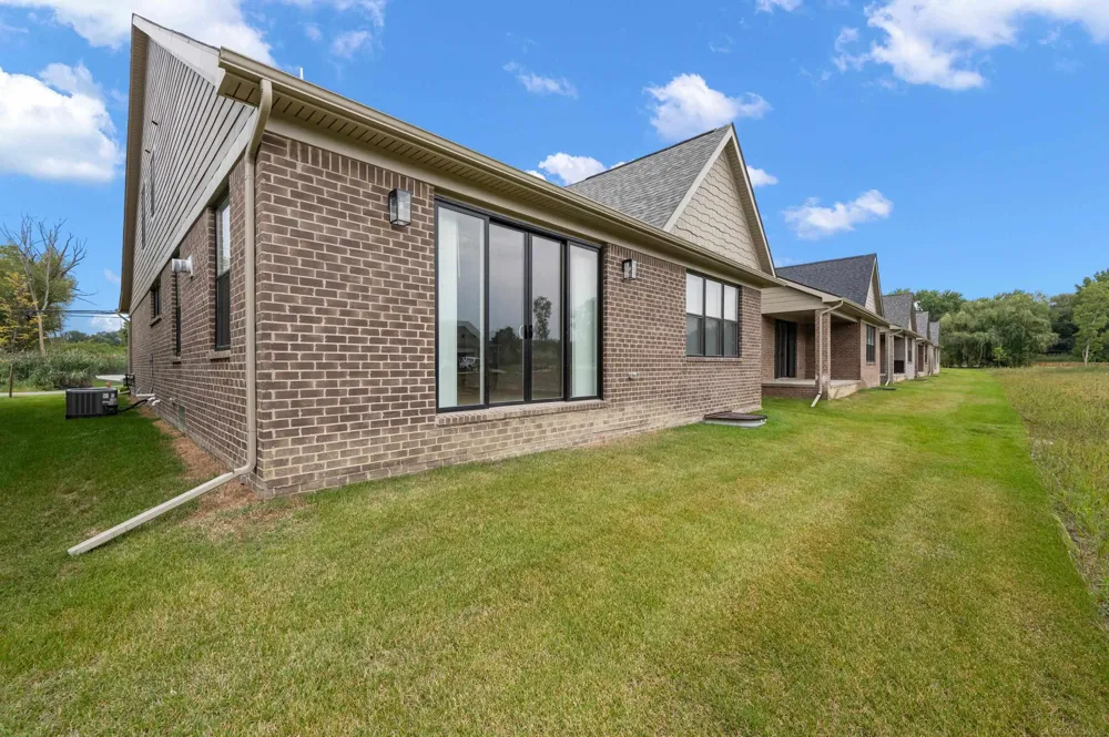 5896 Willow Grove Drive Troy City, MI 48085