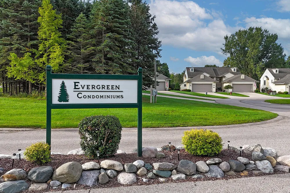 1207 S Timberview Drive Whitehall City, MI 49461