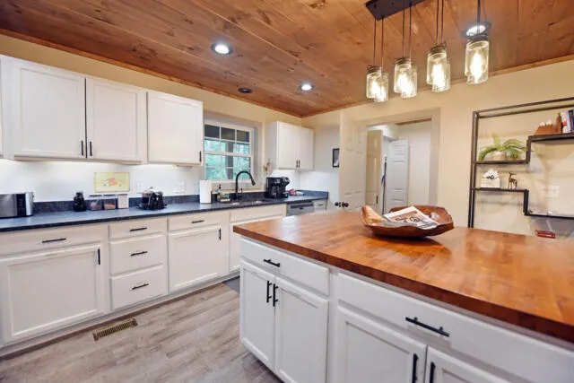 747 Matrix Lane Ellijay, GA 30540