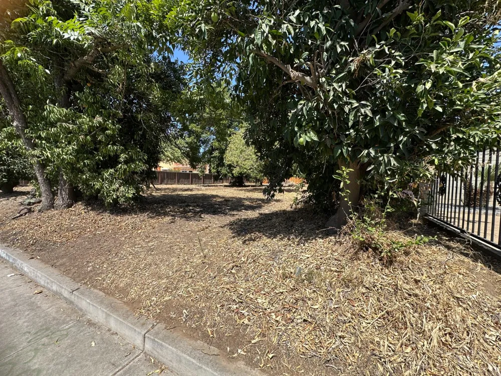 5483 E Tulare Street Fresno, CA 93727
