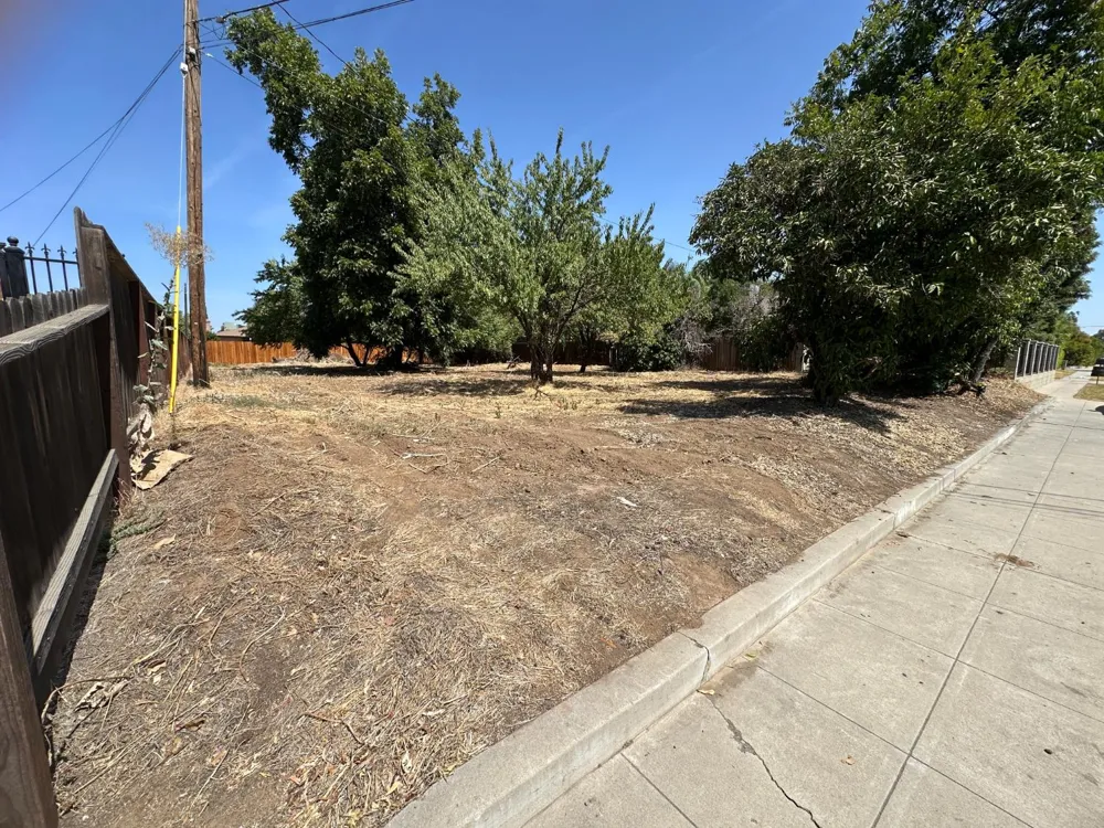 5483 E Tulare Street Fresno, CA 93727