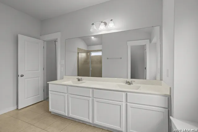 4837 Park Glen Marion, TX 78124