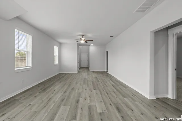 4837 Park Glen Marion, TX 78124