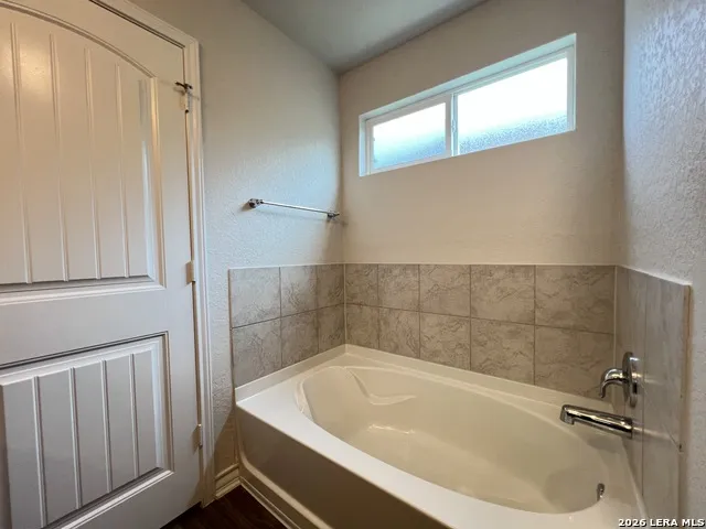 823 Brown Thrasher San Antonio, TX 78253