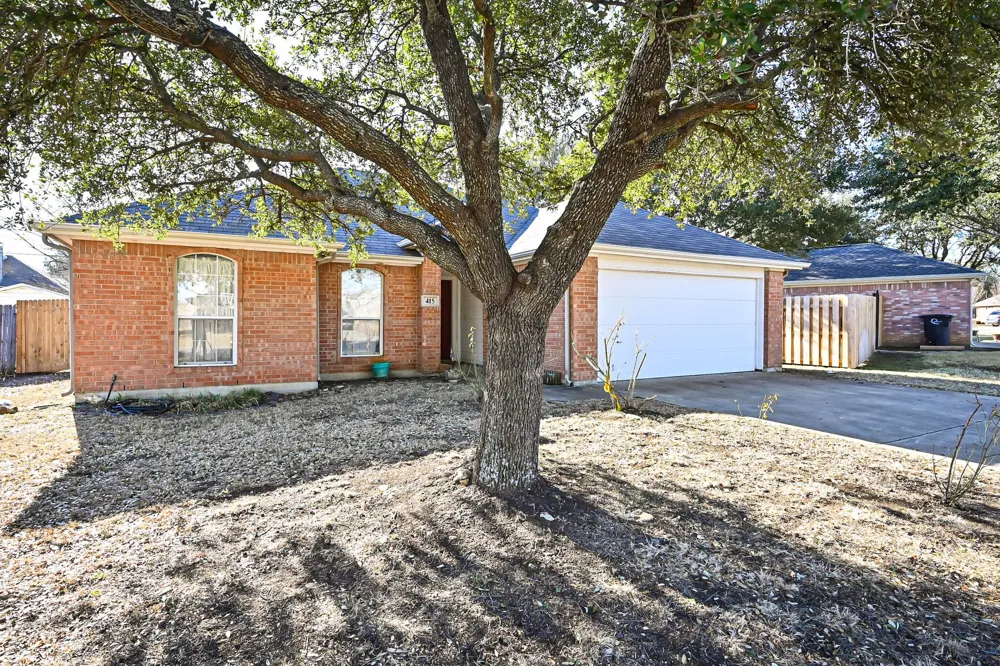 415 Preston Drive Cleburne, TX 76033