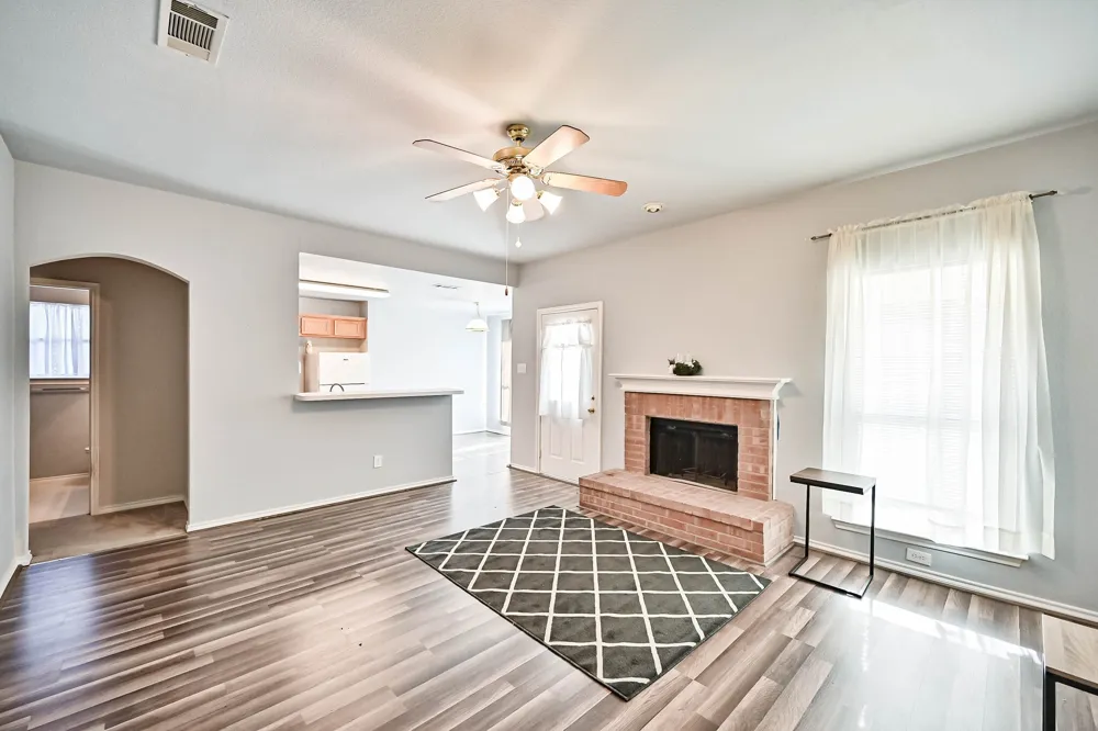 415 Preston Drive Cleburne, TX 76033