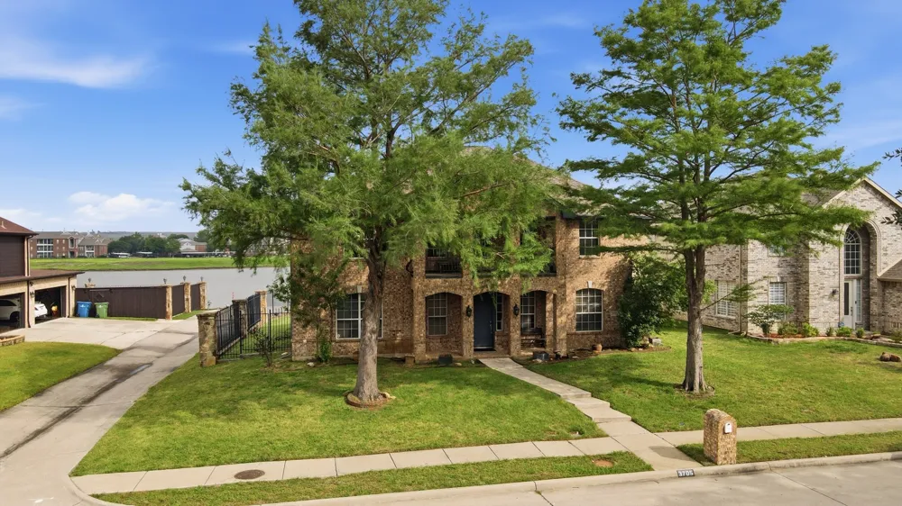 3705 Menard Drive Carrollton, TX 75010