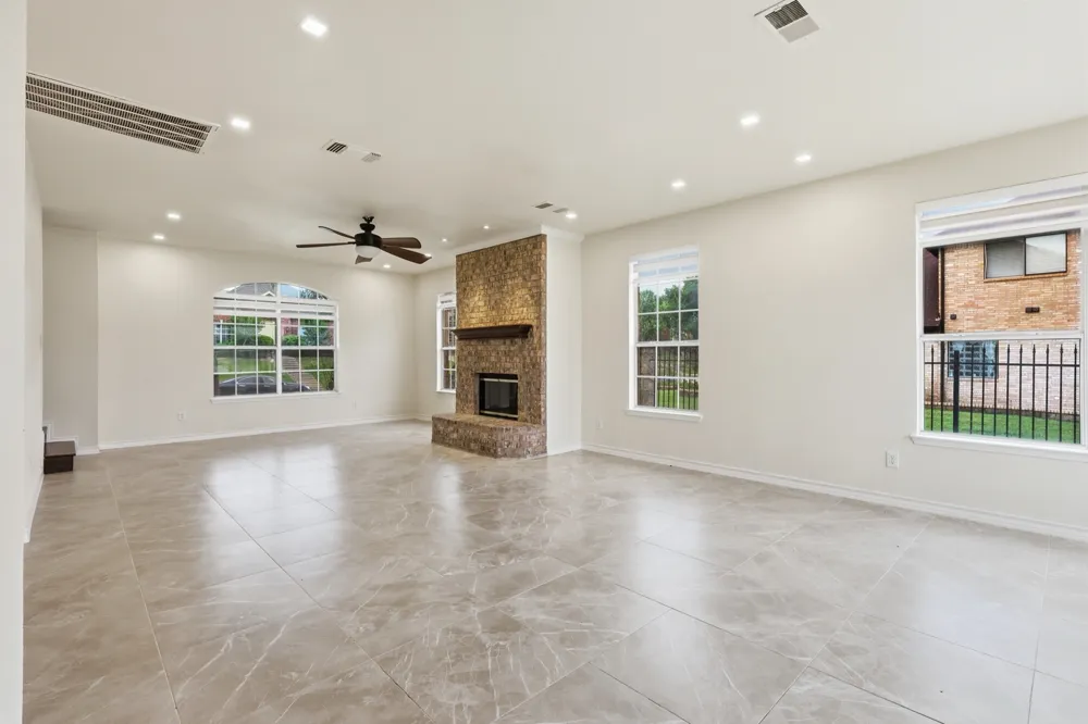 3705 Menard Drive Carrollton, TX 75010