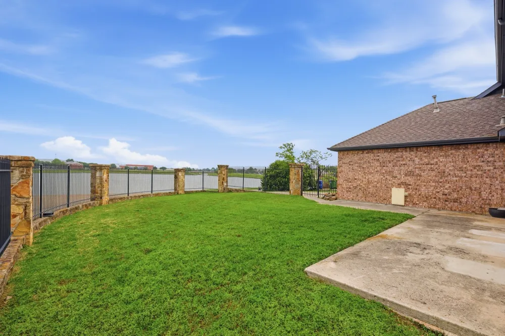 3705 Menard Drive Carrollton, TX 75010