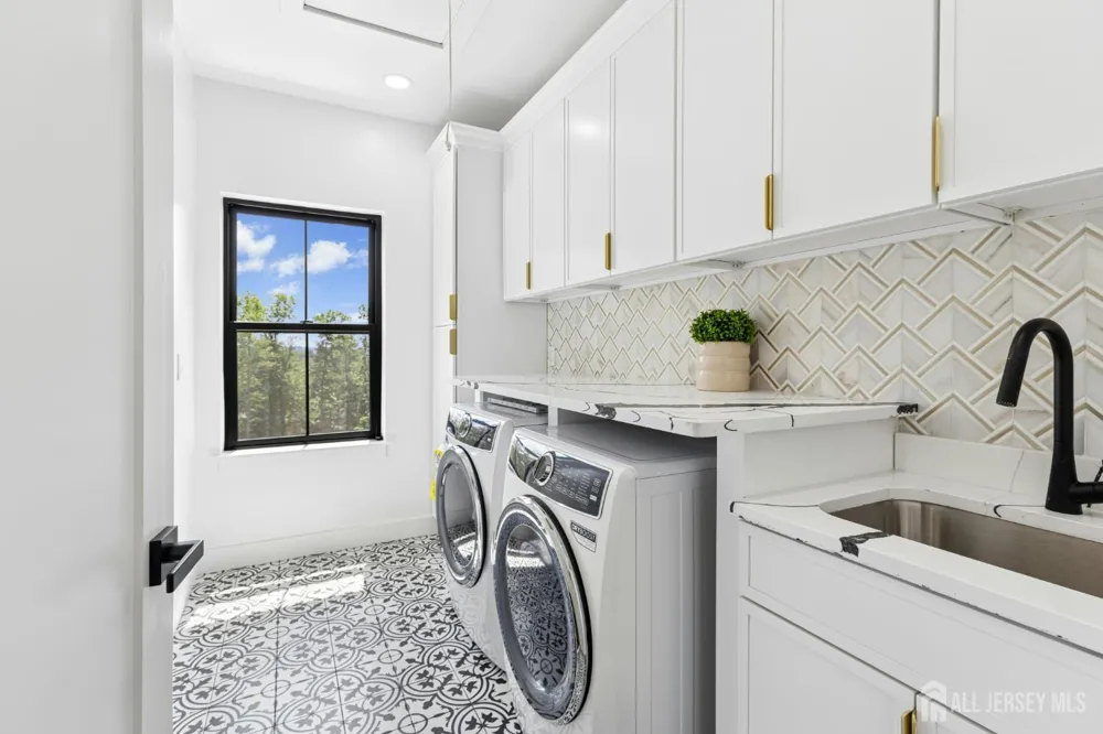170 Johnston Drive Watchung, NJ 07069