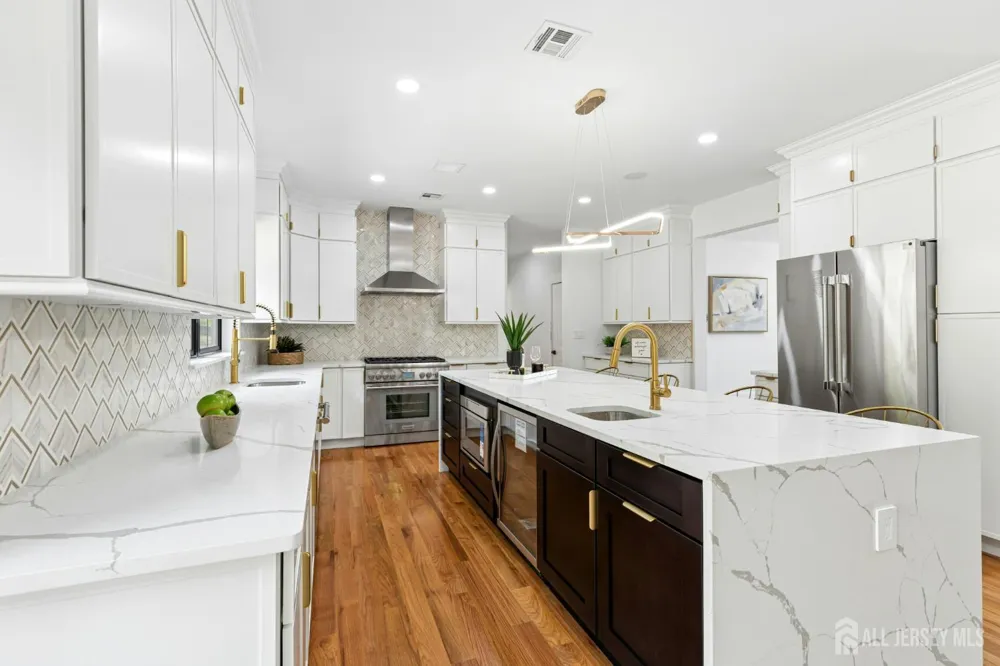 170 Johnston Drive Watchung, NJ 07069
