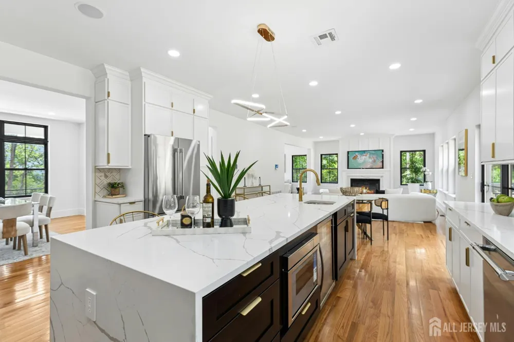 170 Johnston Drive Watchung, NJ 07069