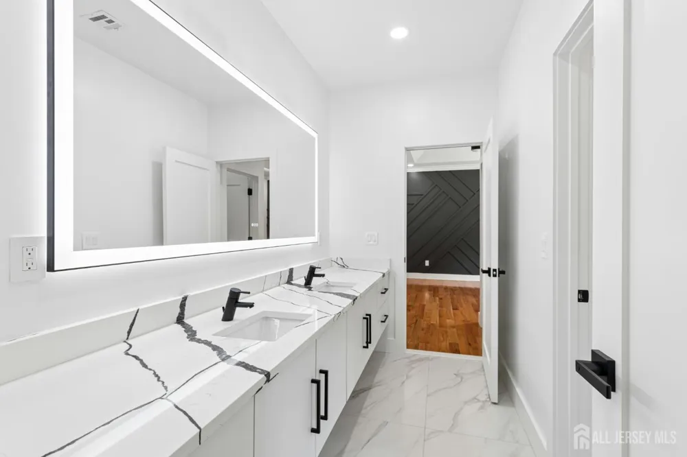 170 Johnston Drive Watchung, NJ 07069