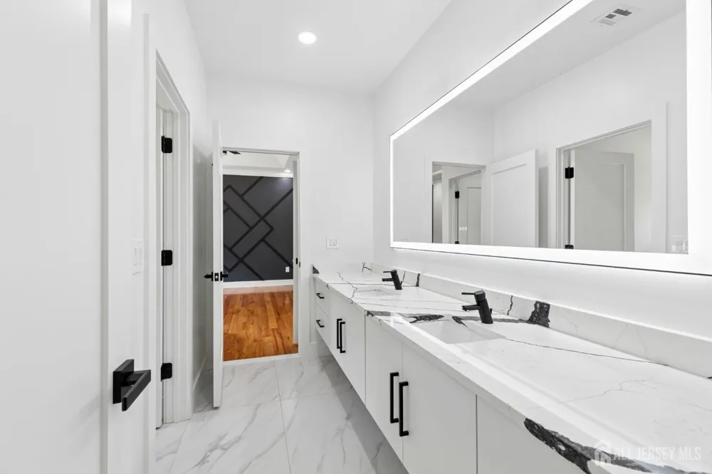 170 Johnston Drive Watchung, NJ 07069