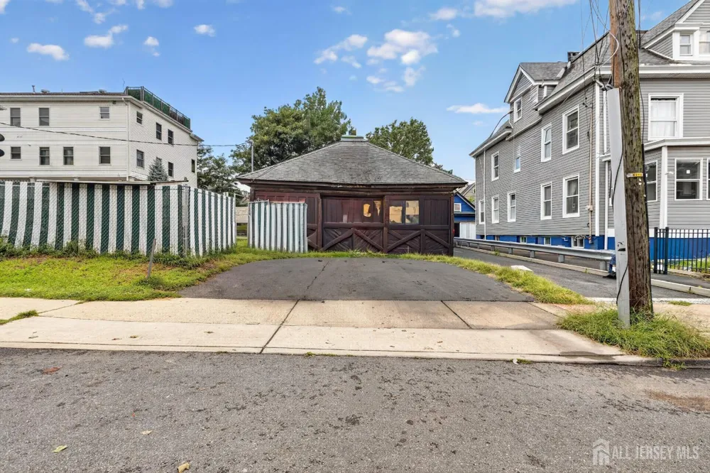 163-165 LIVINGSTON AVENUE New Brunswick, NJ 07004