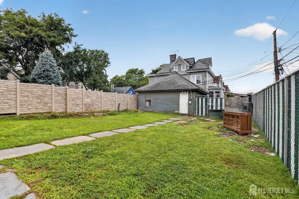 163-165 LIVINGSTON AVENUE New Brunswick, NJ 07004