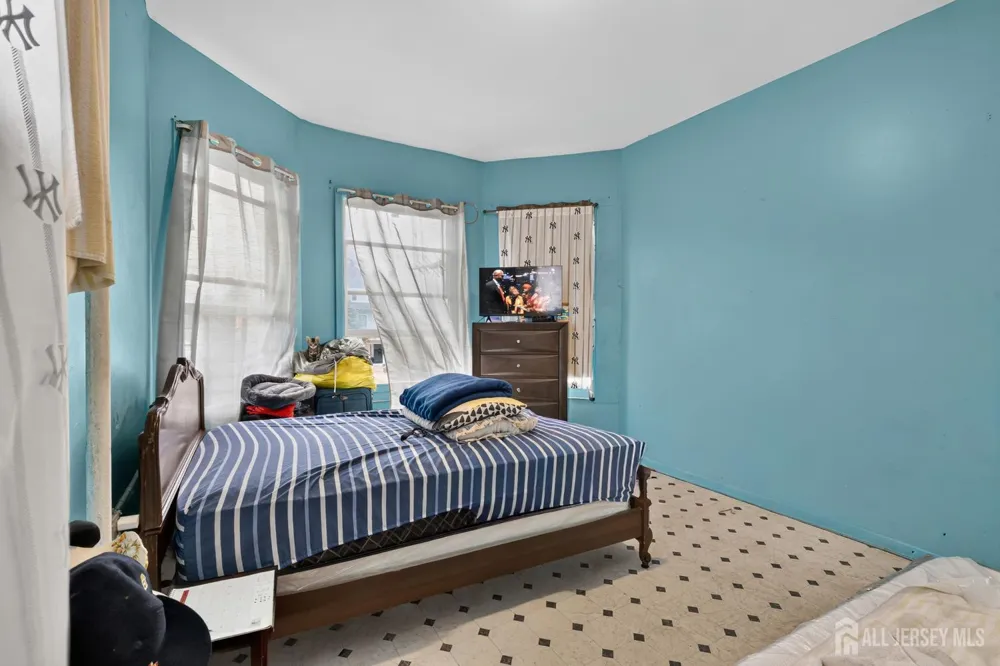 163-165 LIVINGSTON AVENUE New Brunswick, NJ 07004