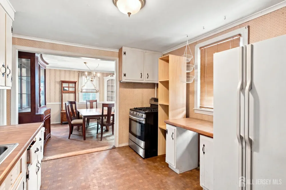 112 Roosevelt Boulevard Edison, NJ 08837