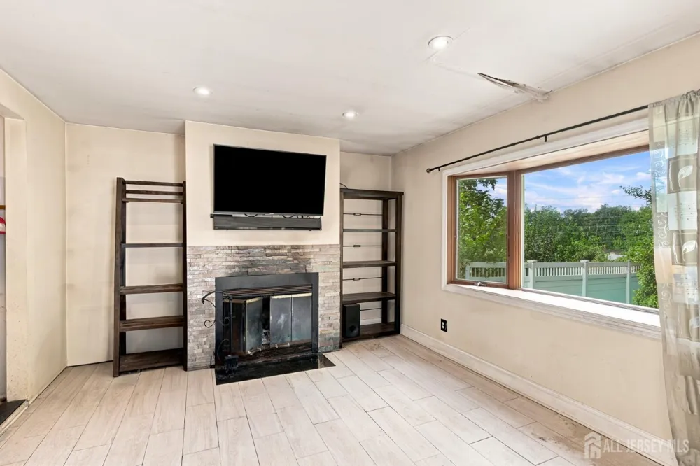 112 Roosevelt Boulevard Edison, NJ 08837