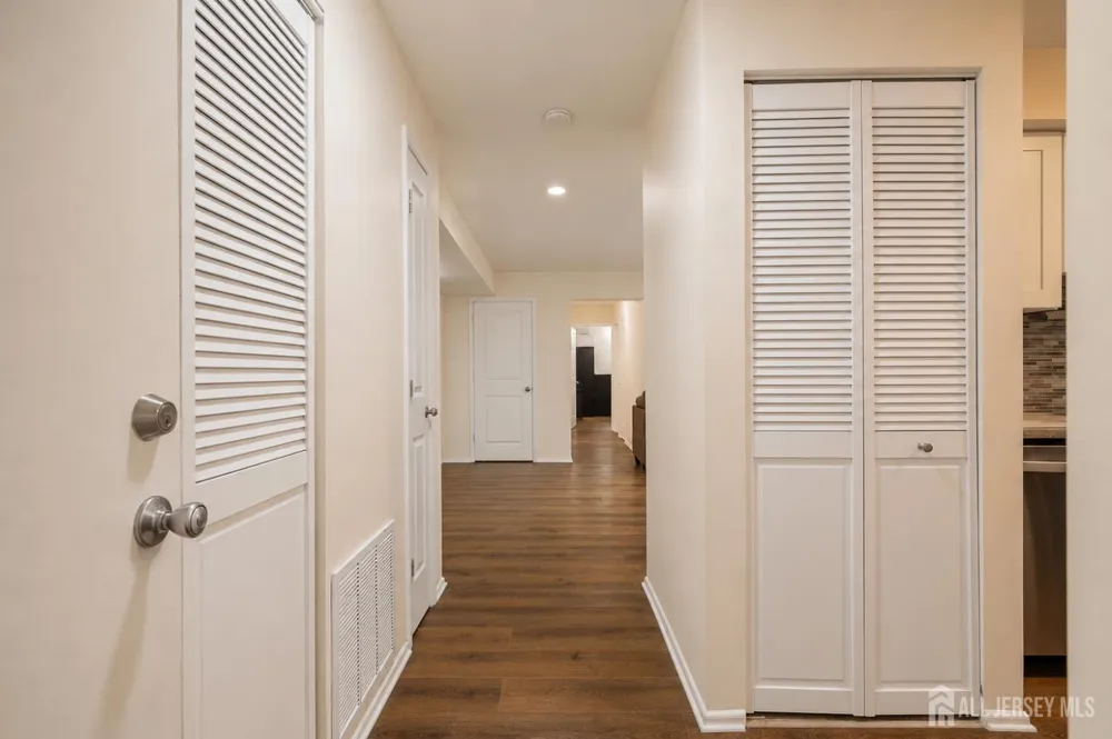 201 Edison Glen Terrace Edison, NJ 08837