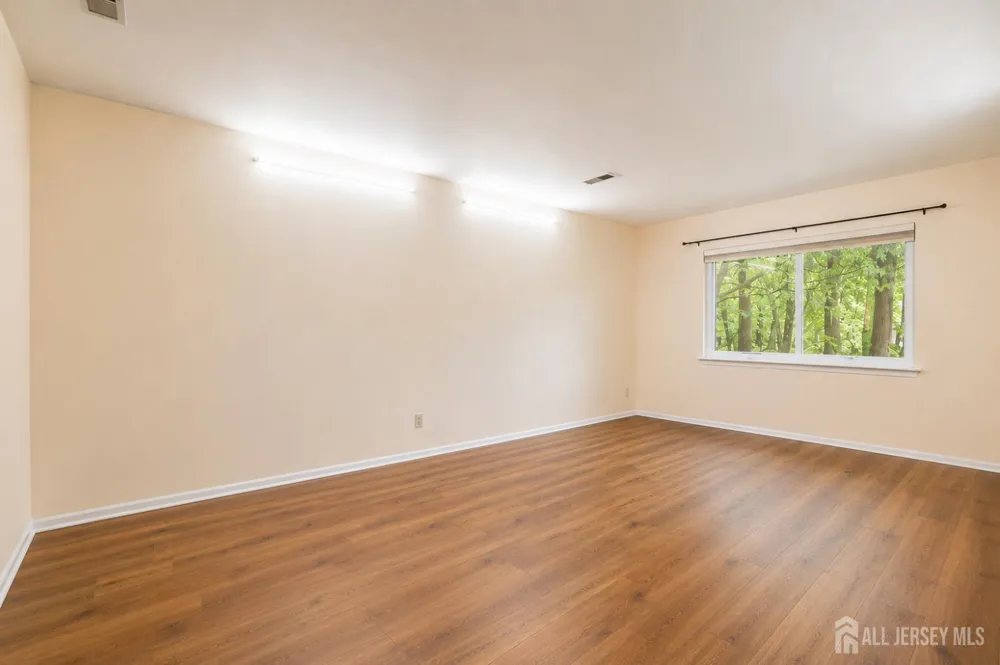 201 Edison Glen Terrace Edison, NJ 08837