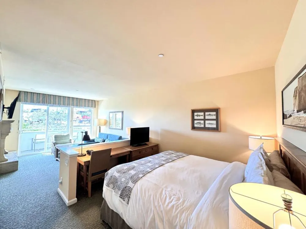 4100 Cabrillo Highway #104 Half Moon Bay, CA 94019