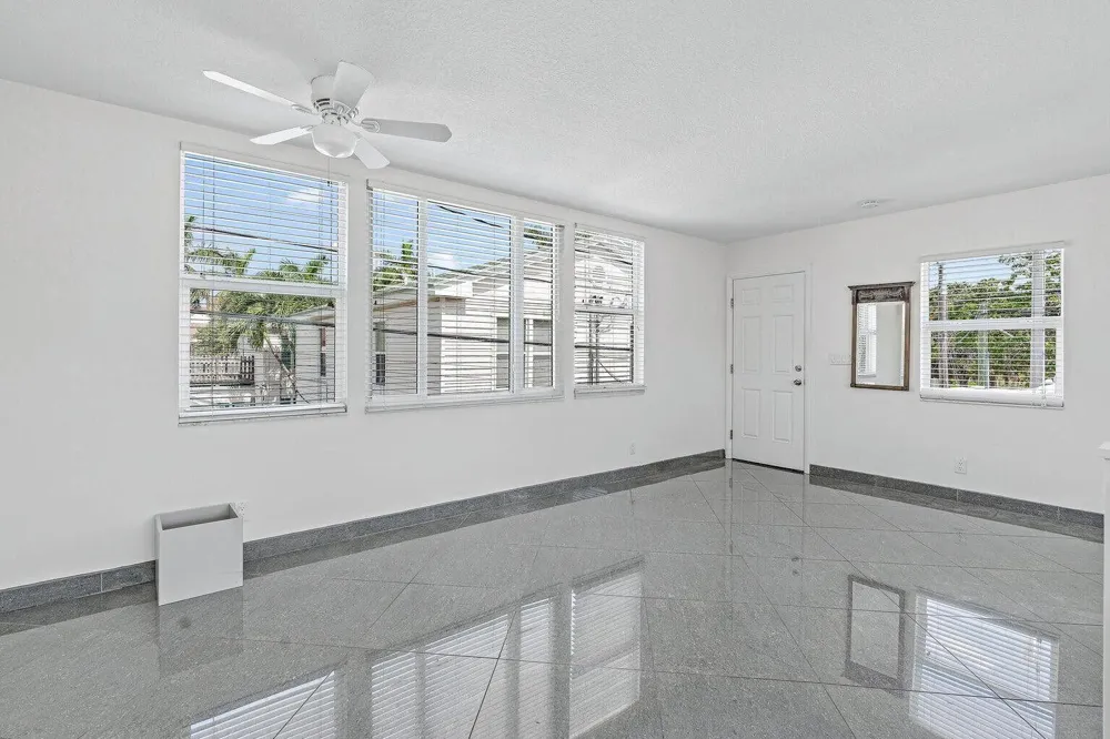 3709 S Olive Avenue #301 Central Dr West Palm Beach, FL 33405